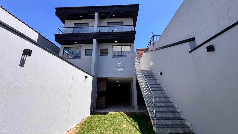 Sobrado 2 dormit&oacute;rios + 2 vagas de garagem  Arujá - 