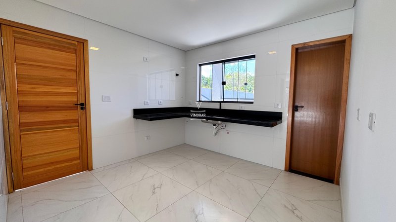 Sobrado 2 dormit&oacute;rios + 2 vagas de garagem  Arujá - 