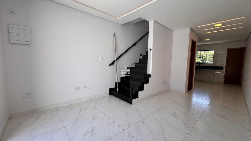 Sobrado 2 dormit&oacute;rios + 2 vagas de garagem  Arujá - 