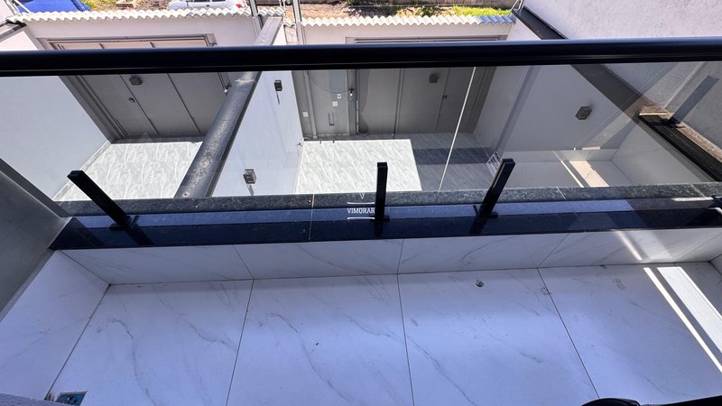 Sobrado 2 dormit&oacute;rios + 2 vagas de garagem  Arujá - 