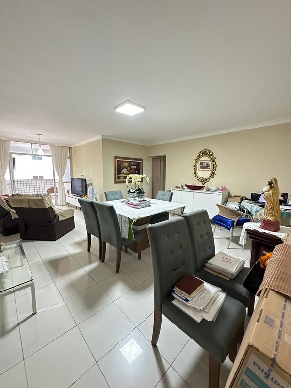 Apartamento à venda com 3 quartos sendo uma suíte, 150m² área útil por R$ 800.000,00 Rua Setúbal Recife - 