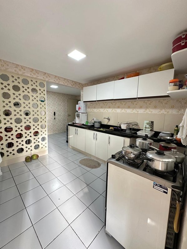 Apartamento à venda com 3 quartos sendo uma suíte, 150m² área útil por R$ 800.000,00 Rua Setúbal Recife - 