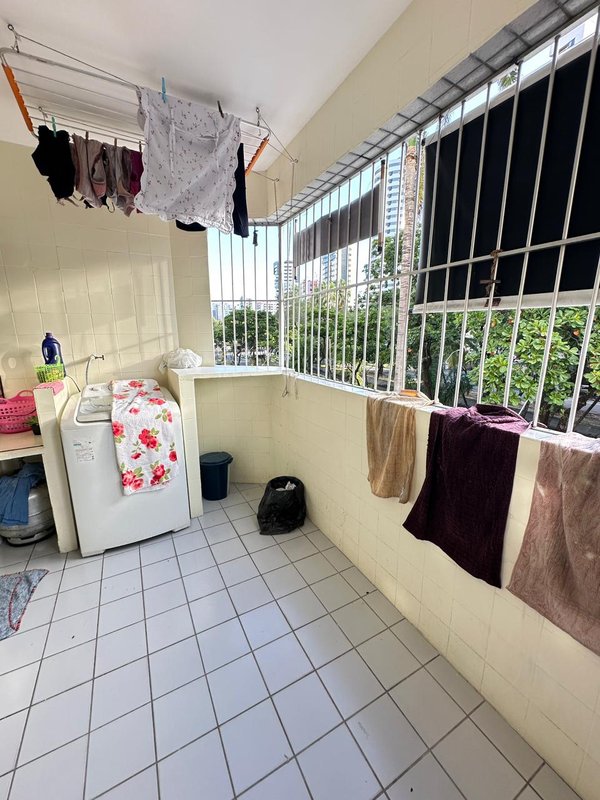 Apartamento à venda com 3 quartos sendo uma suíte, 150m² área útil por R$ 800.000,00 Rua Setúbal Recife - 
