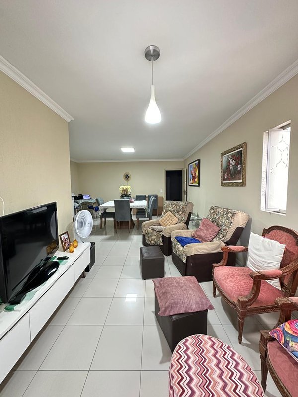 Apartamento à venda com 3 quartos sendo uma suíte, 150m² área útil por R$ 800.000,00 Rua Setúbal Recife - 