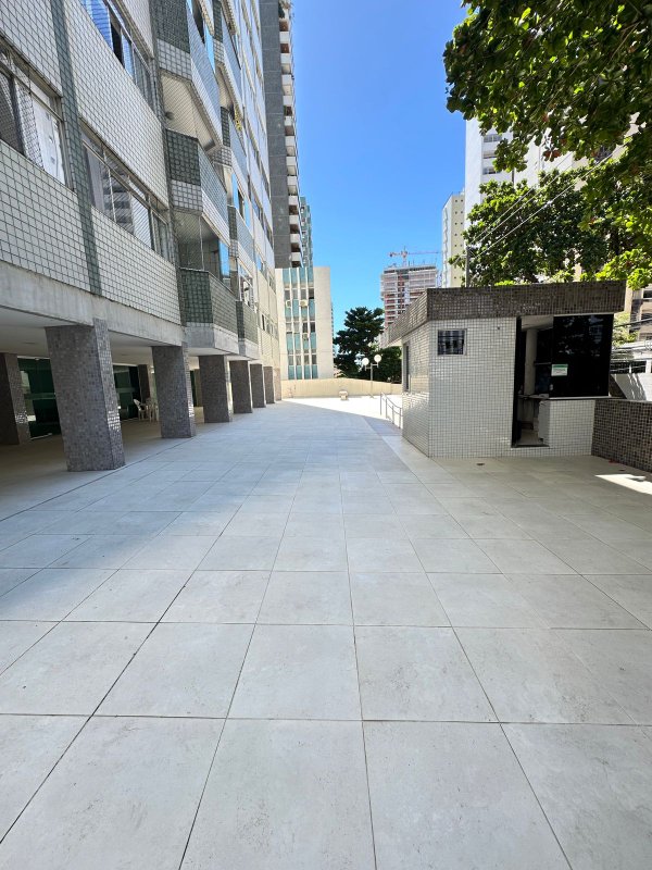 Apartamento à venda com 3 quartos sendo uma suíte, 150m² área útil por R$ 800.000,00 Rua Setúbal Recife - 