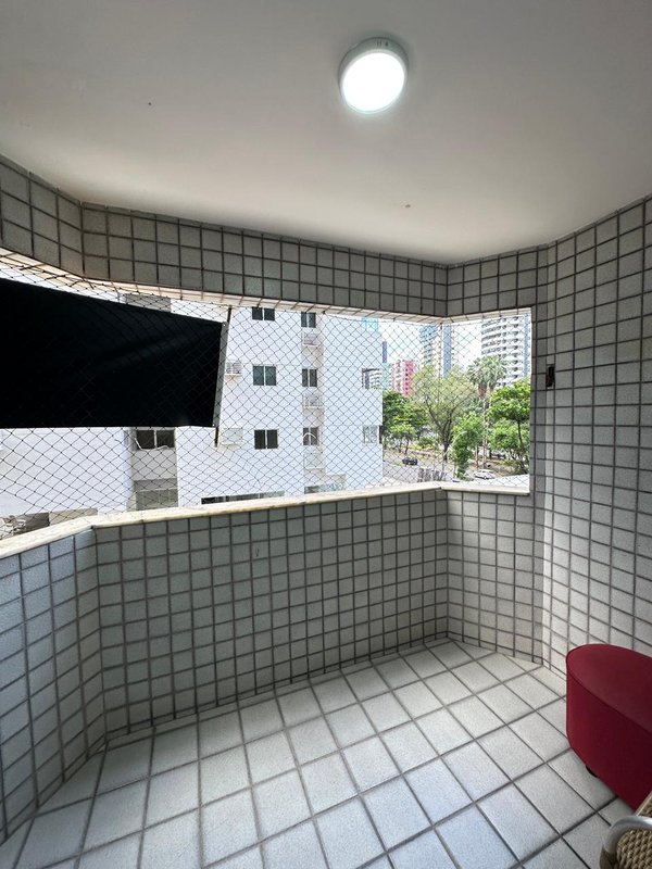 Apartamento à venda com 3 quartos sendo uma suíte, 150m² área útil por R$ 800.000,00 Rua Setúbal Recife - 