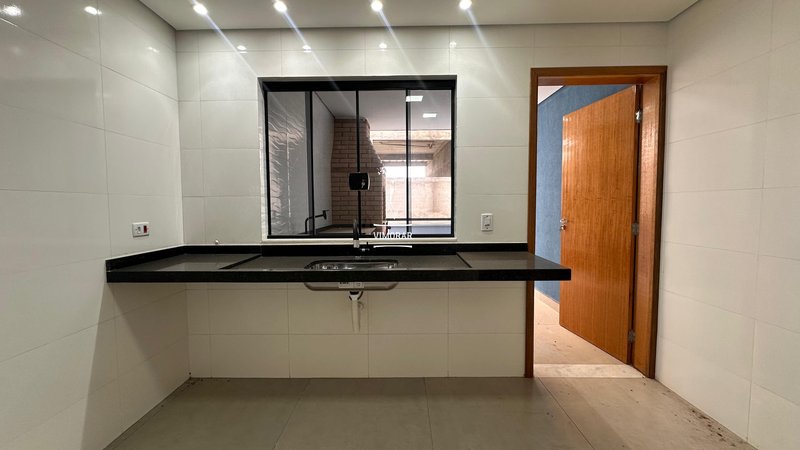 Sobrado 3 dormitórios sendo 1 suíte + 6 vagas de garagem - Guarulhos - 