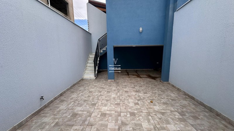 Sobrado 3 dormitórios sendo 1 suíte + 6 vagas de garagem - Guarulhos - 