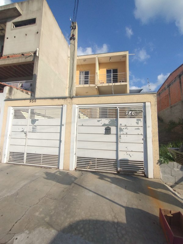 BELISSIMO SOBRADO NO RESIDENCIAL SANTO ANTONIO - Franco da Rocha - 