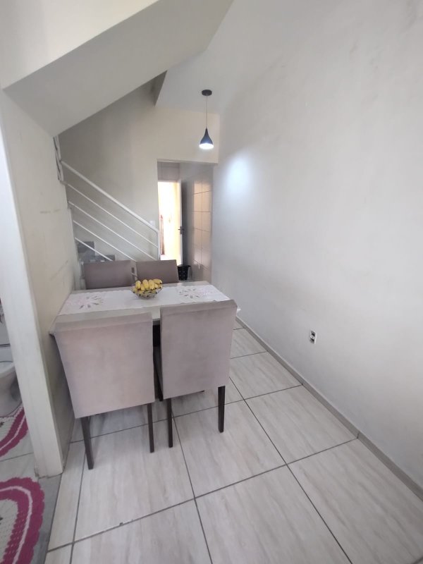 BELISSIMO SOBRADO NO RESIDENCIAL SANTO ANTONIO - Franco da Rocha - 