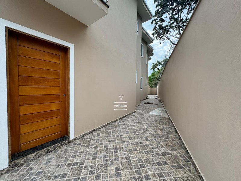 Sobrado 3 dormit&oacute;rios sendo 1 su&iacute;te + 2 vagas de garagem  Guarulhos - 