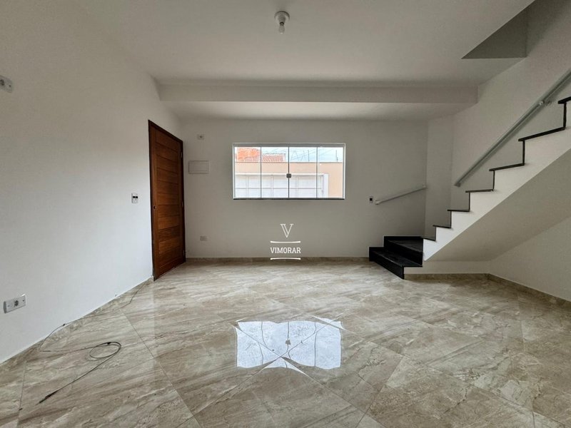 Sobrado 3 dormit&oacute;rios sendo 1 su&iacute;te + 2 vagas de garagem  Guarulhos - 