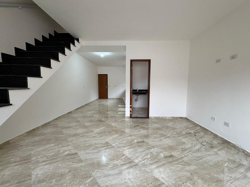 Sobrado 3 dormit&oacute;rios sendo 1 su&iacute;te + 2 vagas de garagem  Guarulhos - 