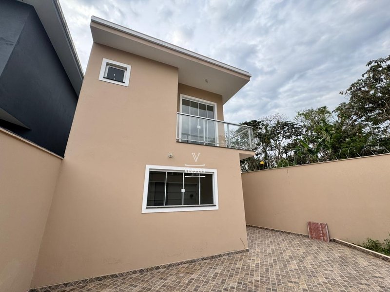 Sobrado 3 dormit&oacute;rios sendo 1 su&iacute;te + 2 vagas de garagem  Guarulhos - 