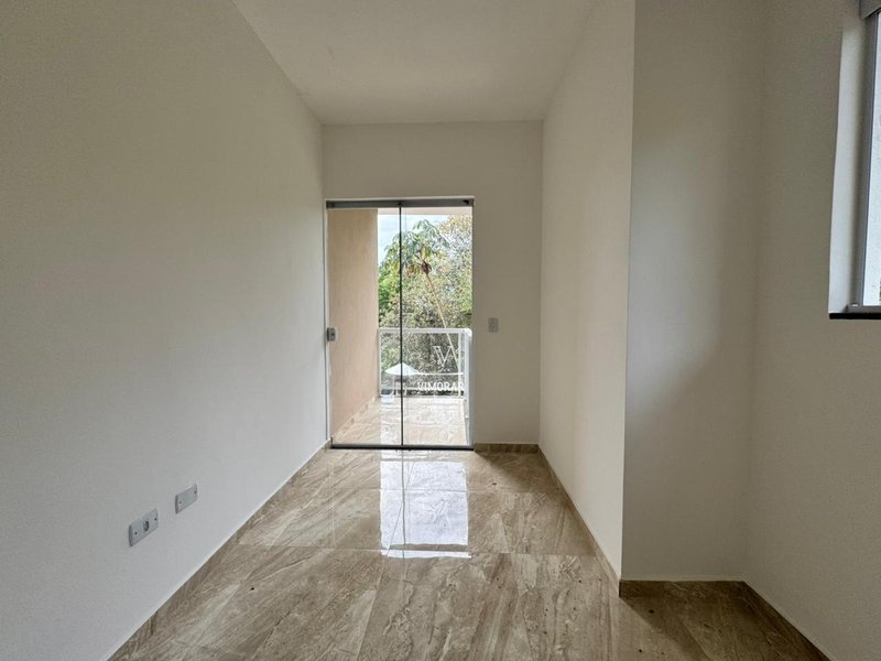 Sobrado 3 dormit&oacute;rios sendo 1 su&iacute;te + 2 vagas de garagem  Guarulhos - 