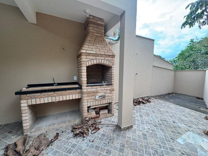 Sobrado 3 dormit&oacute;rios sendo 1 su&iacute;te + 2 vagas de garagem  Guarulhos - 