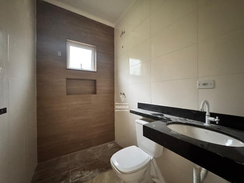 Sobrado 3 dormit&oacute;rios sendo 1 su&iacute;te + 2 vagas de garagem  Guarulhos - 