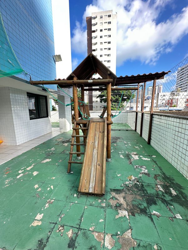 Apartamento à venda com 3 quartos sendo uma suíte, 98m² área útil por R$ 500.000,00 Rua General Luís Mallet Recife - 