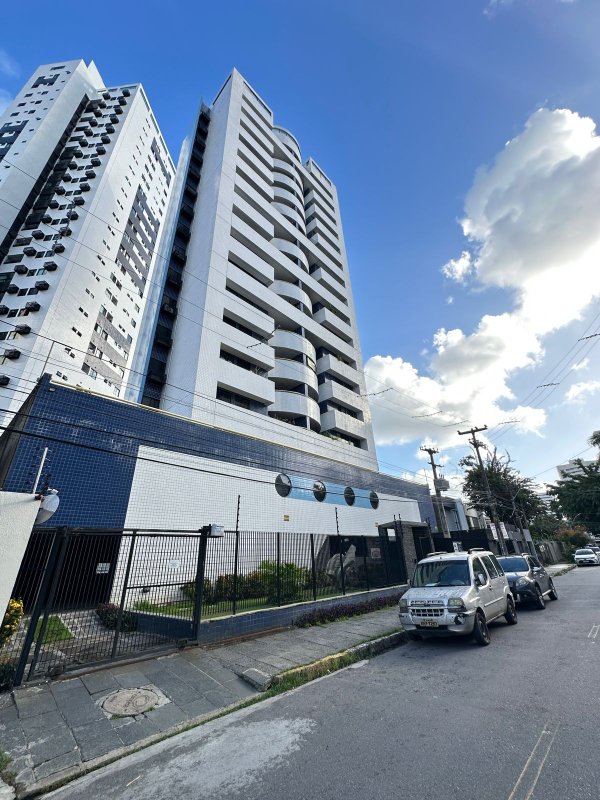 Apartamento à venda com 3 quartos sendo uma suíte, 98m² área útil por R$ 500.000,00 Rua General Luís Mallet Recife - 