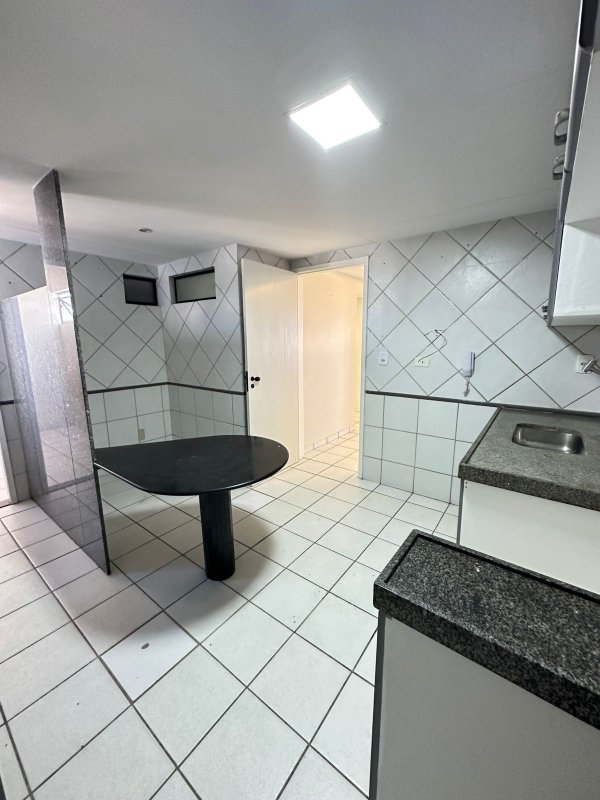 Apartamento à venda com 3 quartos sendo uma suíte, 98m² área útil por R$ 500.000,00 Rua General Luís Mallet Recife - 