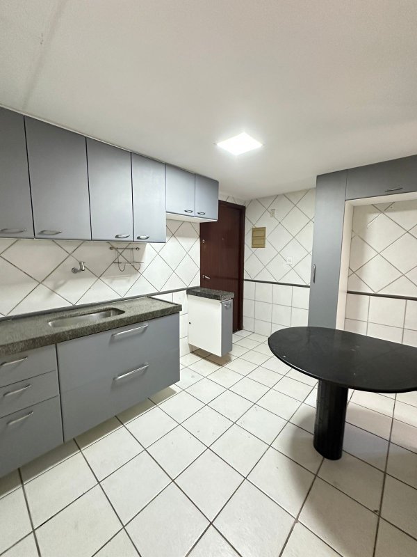 Apartamento à venda com 3 quartos sendo uma suíte, 98m² área útil por R$ 500.000,00 Rua General Luís Mallet Recife - 