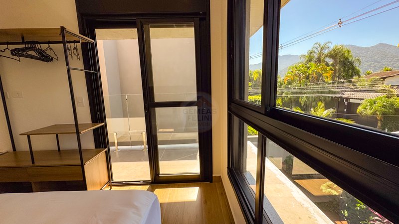 Casa Exclusiva em Condomínio na Praia de Juquehy - À VENDA - São Sebastião - 