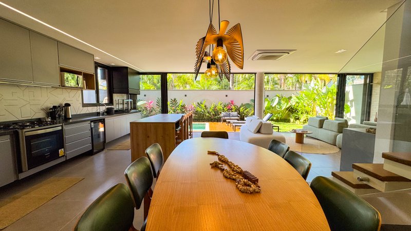 Casa Exclusiva em Condomínio na Praia de Juquehy - À VENDA - São Sebastião - 