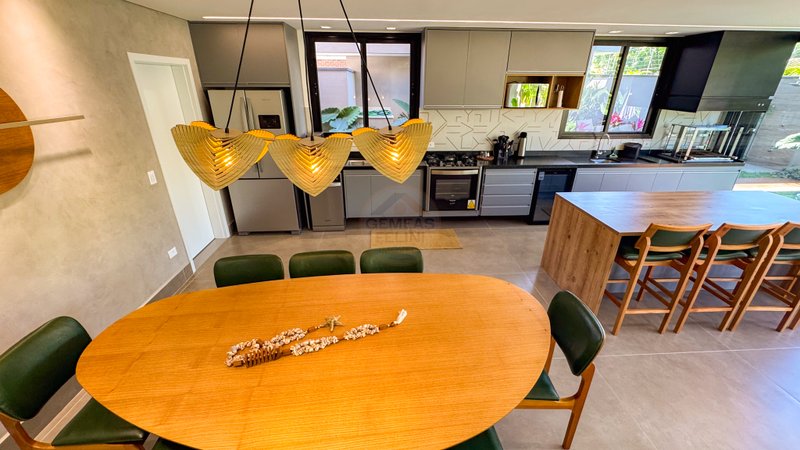 Casa Exclusiva em Condomínio na Praia de Juquehy - À VENDA - São Sebastião - 