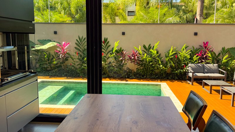 Casa Exclusiva em Condomínio na Praia de Juquehy - À VENDA - São Sebastião - 