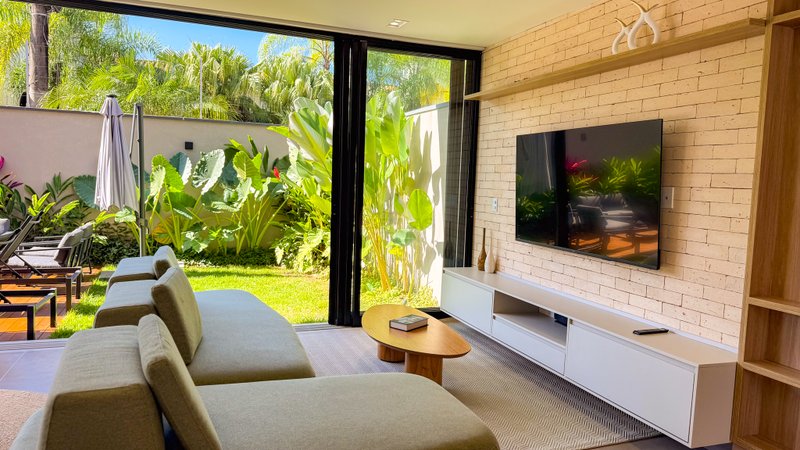 Casa Exclusiva em Condomínio na Praia de Juquehy - À VENDA - São Sebastião - 