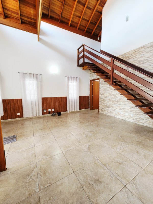 Casa para locação em condomínio Rua Sabiá Santana de Parnaíba - 