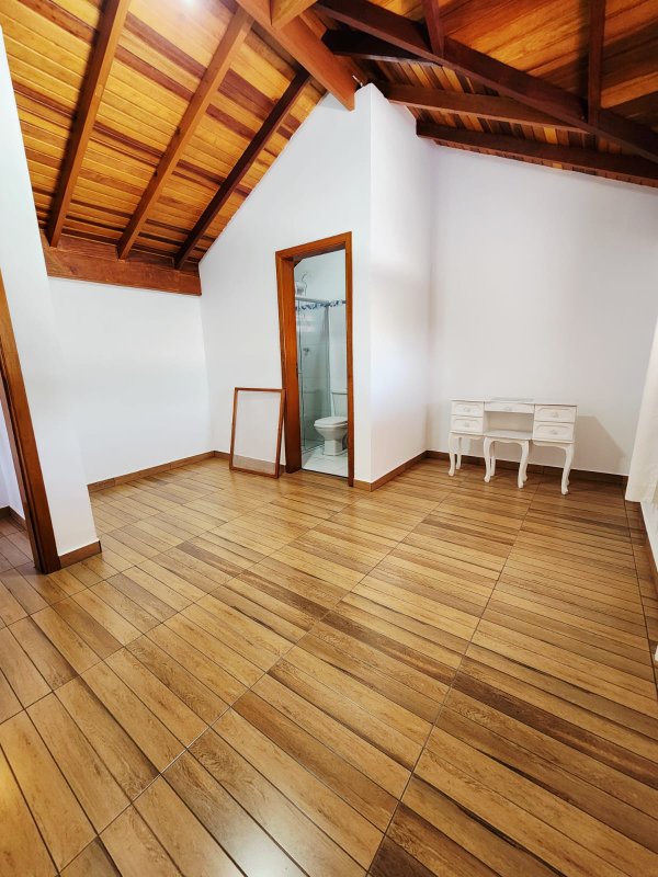 Casa para locação em condomínio Rua Sabiá Santana de Parnaíba - 