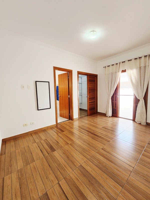 Casa para locação em condomínio Rua Sabiá Santana de Parnaíba - 