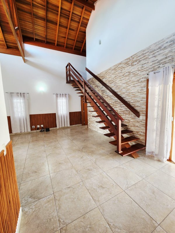 Casa para locação em condomínio Rua Sabiá Santana de Parnaíba - 