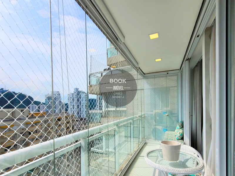 Apartamento encantador com vista mar em condomínio na orla! Avenida Presidente Wilson Santos - 