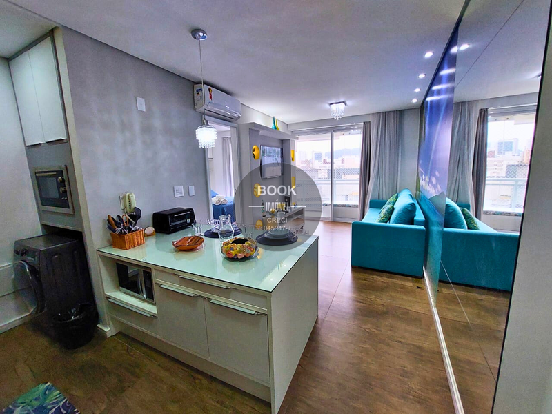 Apartamento encantador com vista mar em condomínio na orla! Avenida Presidente Wilson Santos - 