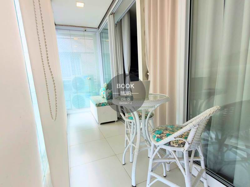 Apartamento encantador com vista mar em condomínio na orla! Avenida Presidente Wilson Santos - 