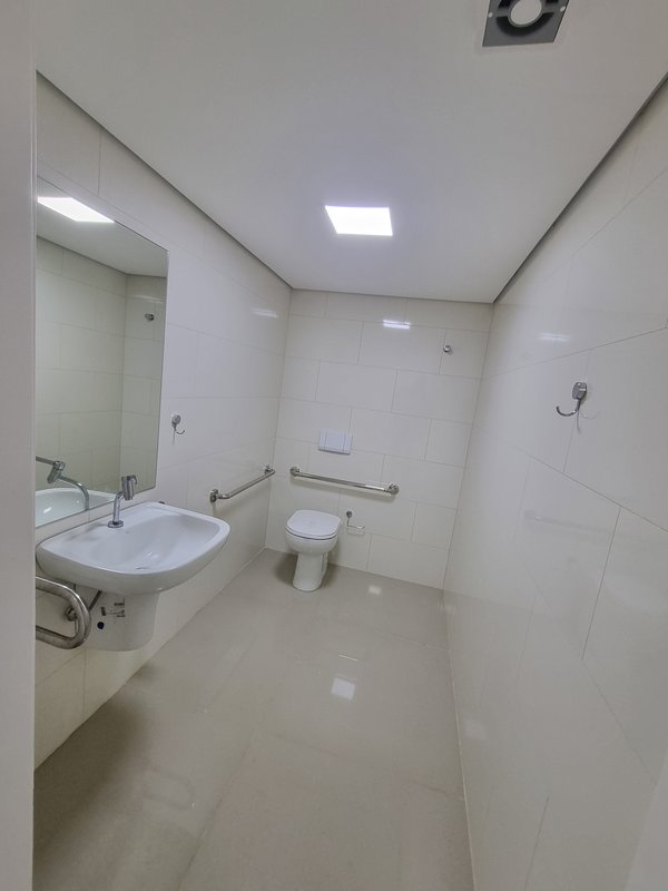 ALUGA-SE GALPÃO NOVO - AR CONDICIONADO CENTRAL - SALÃO CENTRAL GRANDE - 845M2 - MOEMA Avenida Divino Salvador São Paulo - 