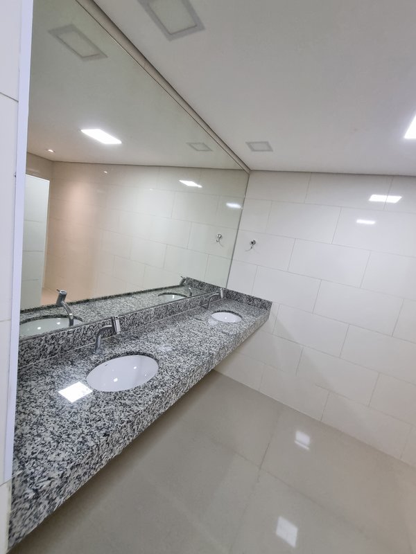 ALUGA-SE GALPÃO NOVO - AR CONDICIONADO CENTRAL - SALÃO CENTRAL GRANDE - 845M2 - MOEMA Avenida Divino Salvador São Paulo - 