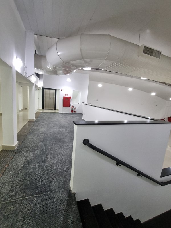 ALUGA-SE GALPÃO NOVO - AR CONDICIONADO CENTRAL - SALÃO CENTRAL GRANDE - 845M2 - MOEMA Avenida Divino Salvador São Paulo - 