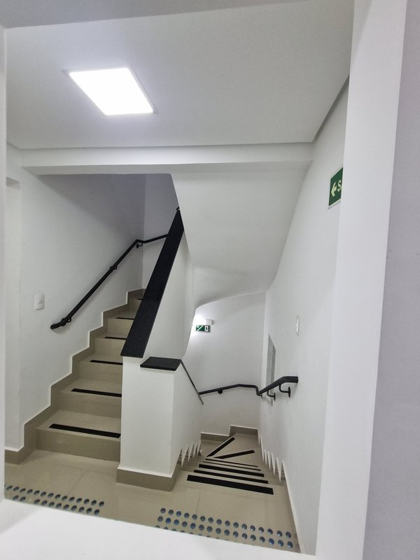 ALUGA-SE GALPÃO NOVO - AR CONDICIONADO CENTRAL - SALÃO CENTRAL GRANDE - 845M2 - MOEMA Avenida Divino Salvador São Paulo - 