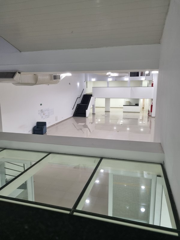 ALUGA-SE GALPÃO NOVO - AR CONDICIONADO CENTRAL - SALÃO CENTRAL GRANDE - 845M2 - MOEMA Avenida Divino Salvador São Paulo - 
