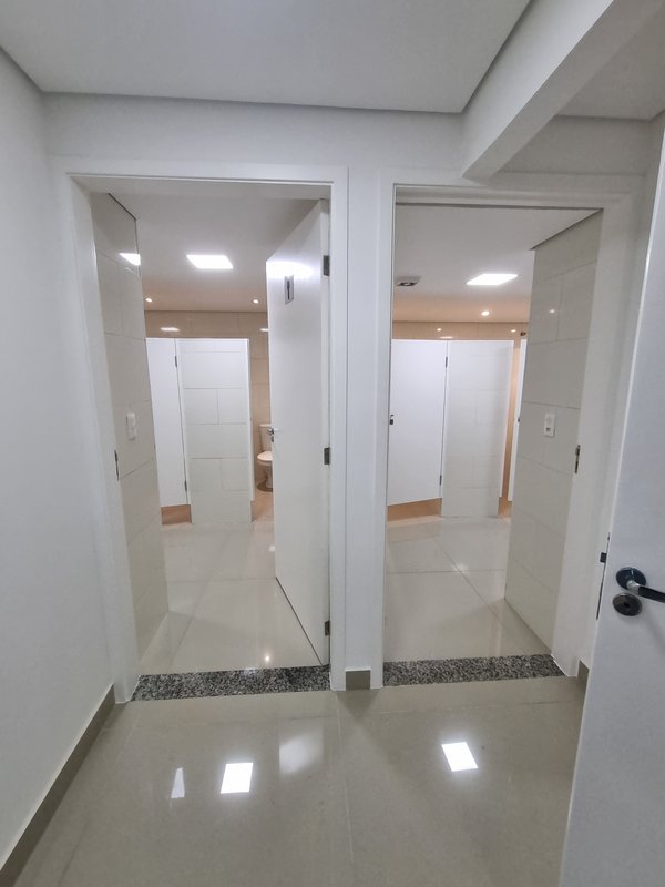ALUGA-SE GALPÃO NOVO - AR CONDICIONADO CENTRAL - SALÃO CENTRAL GRANDE - 845M2 - MOEMA Avenida Divino Salvador São Paulo - 