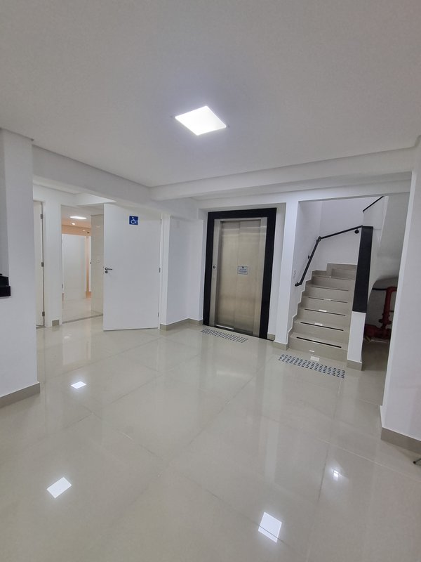 ALUGA-SE GALPÃO NOVO - AR CONDICIONADO CENTRAL - SALÃO CENTRAL GRANDE - 845M2 - MOEMA Avenida Divino Salvador São Paulo - 