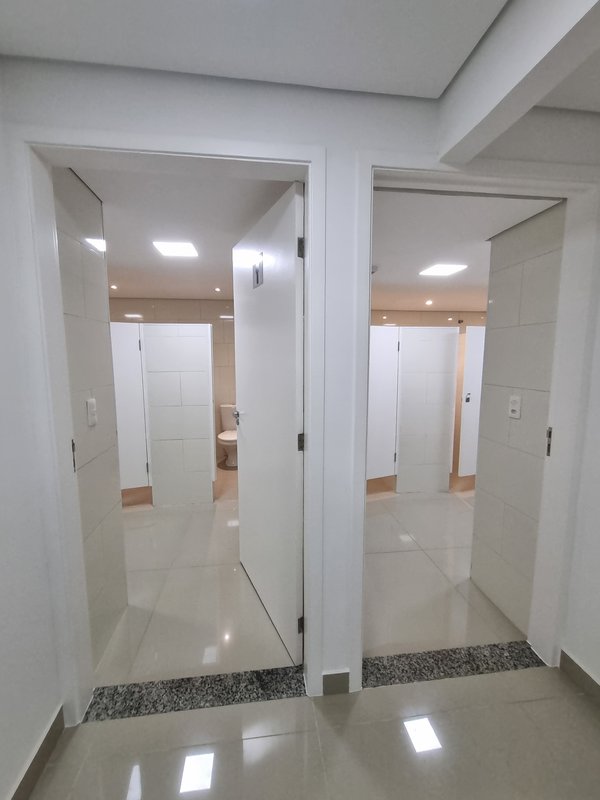 ALUGA-SE GALPÃO NOVO - AR CONDICIONADO CENTRAL - SALÃO CENTRAL GRANDE - 845M2 - MOEMA Avenida Divino Salvador São Paulo - 