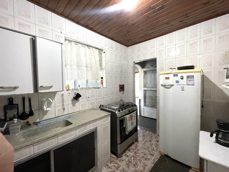 Alugando casa no Centro de Guapimirim por R$ 1.500 + seguro fiança Rua Itamirim Guapimirim - 