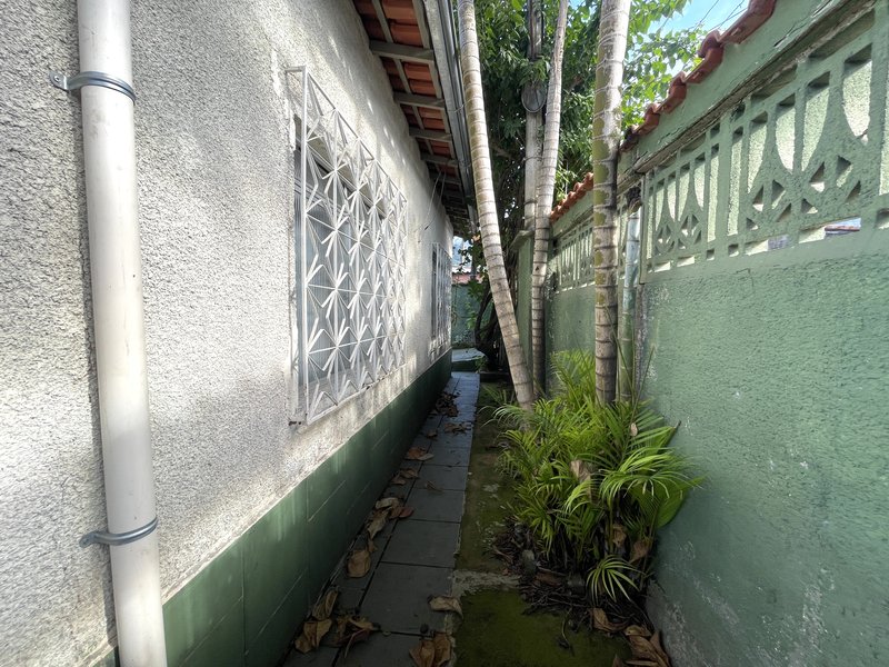 Alugando casa no Centro de Guapimirim por R$ 1.500 + seguro fiança Rua Itamirim Guapimirim - 