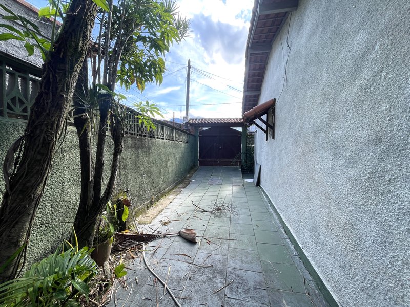 Alugando casa no Centro de Guapimirim por R$ 1.500 + seguro fiança Rua Itamirim Guapimirim - 