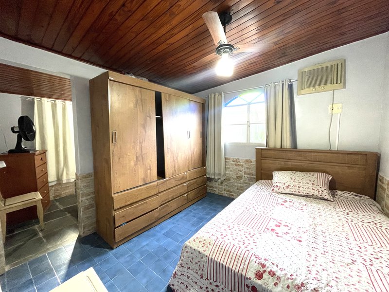 Alugando casa no Centro de Guapimirim por R$ 1.500 + seguro fiança Rua Itamirim Guapimirim - 