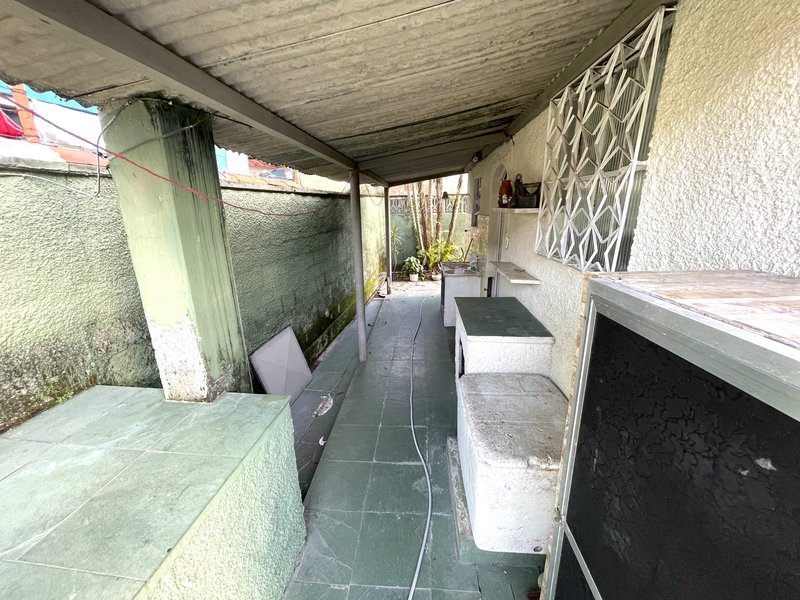 Alugando casa no Centro de Guapimirim por R$ 1.500 + seguro fiança Rua Itamirim Guapimirim - 